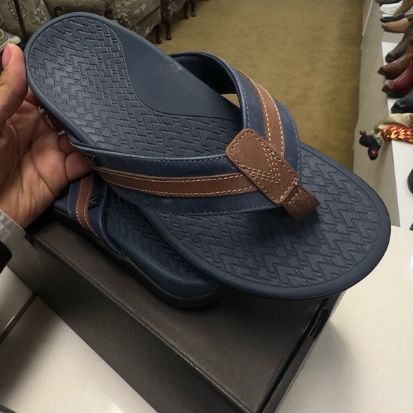 Vionic Tide - Picture 2 of 2